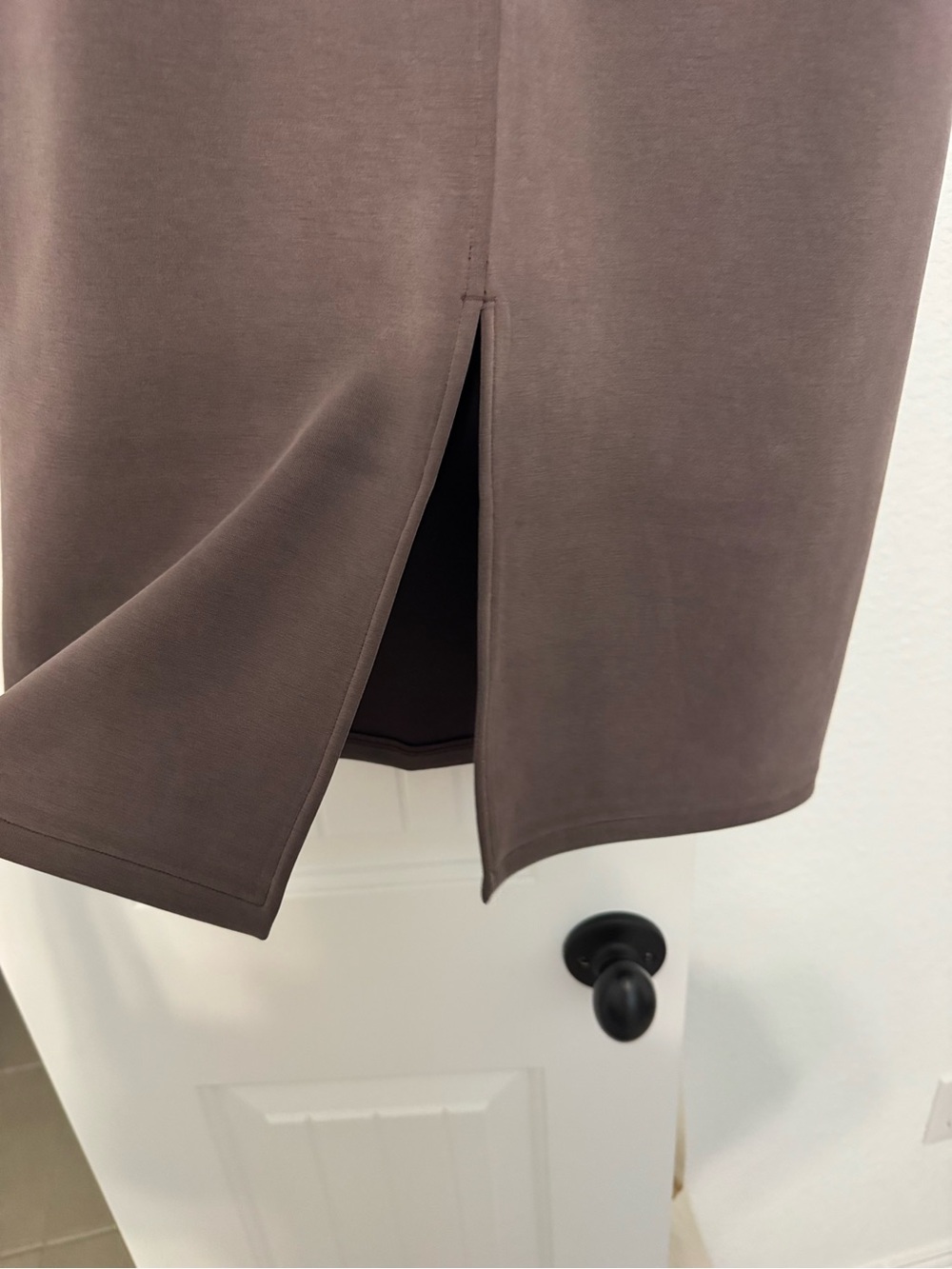 Lululemon Softstreme High Rise Midi Skirt- Size 4- Expresso - Picture 3 of 9